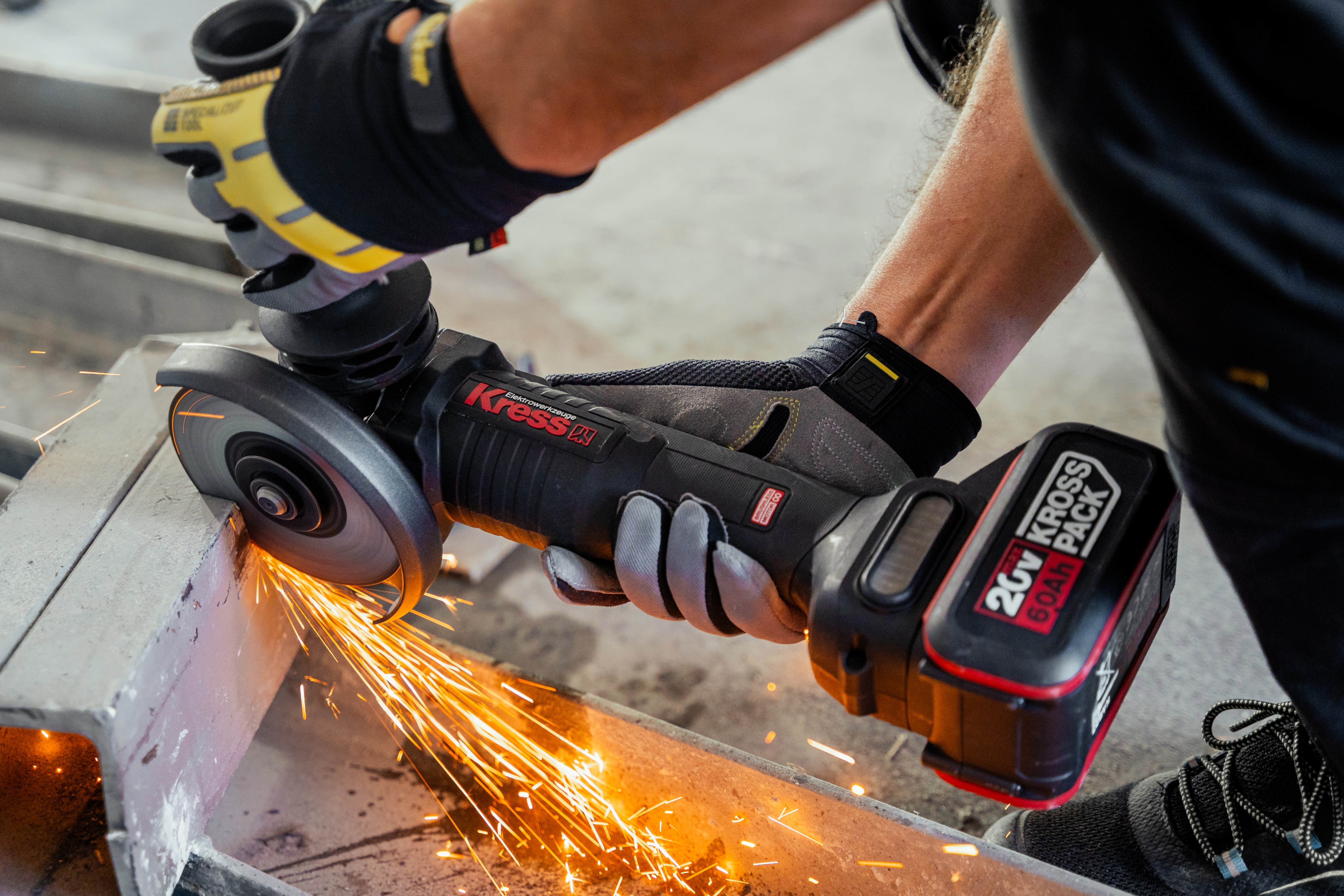 Mini amoladora Brushless 20V 125mm 2bat 4Ah